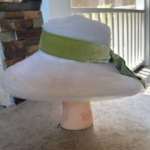 Vintage Elegant White and Green Women\'s tulle Hat with green bow main image 5